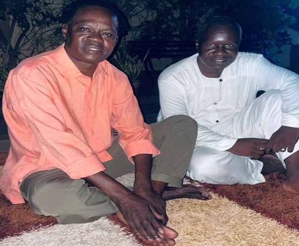 Podor : Visite de courtoisie de M. Amadou Thiam Président de l&rsquo;ADSF à Baaba Maal, lead vocal de Daande Leniol